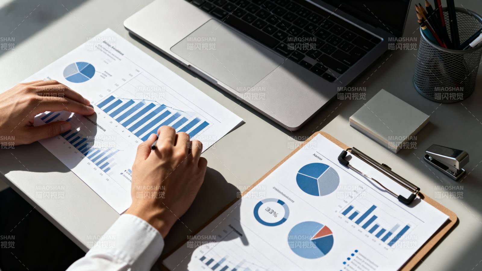 数据分析工作场景图片