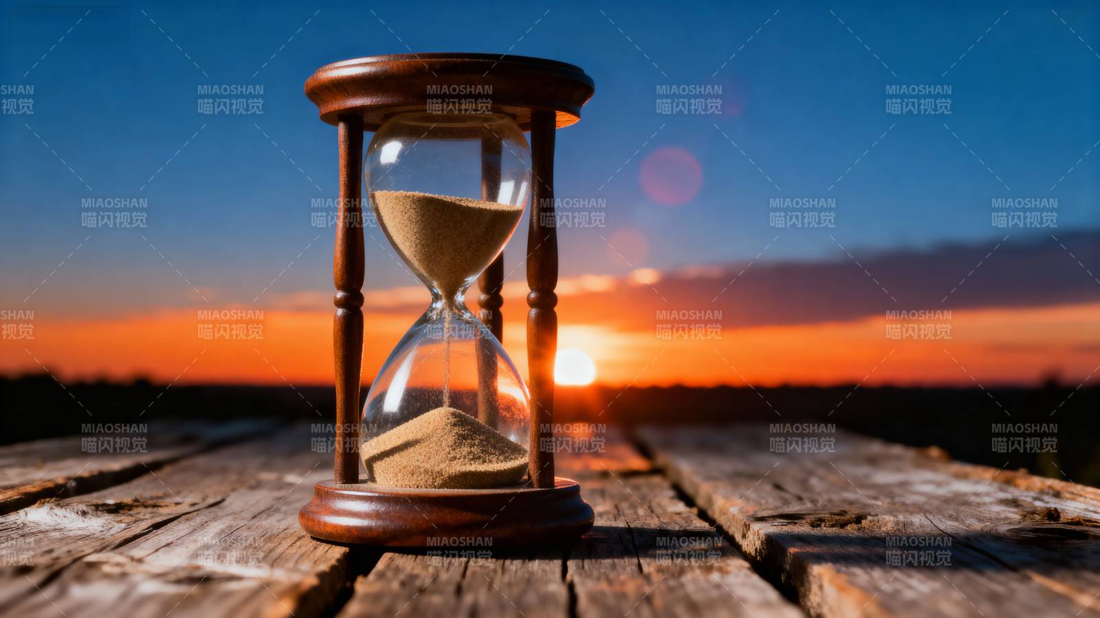 沙漏映夕阳图片