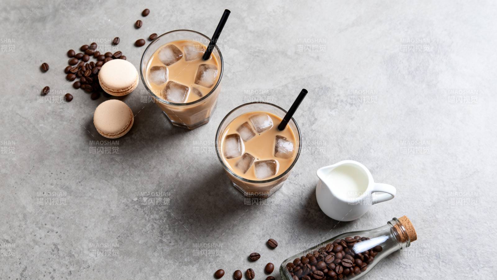 冰咖啡与甜点搭配图片