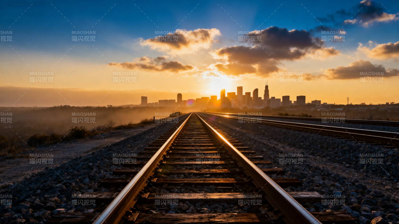 铁轨通向城市日落图片