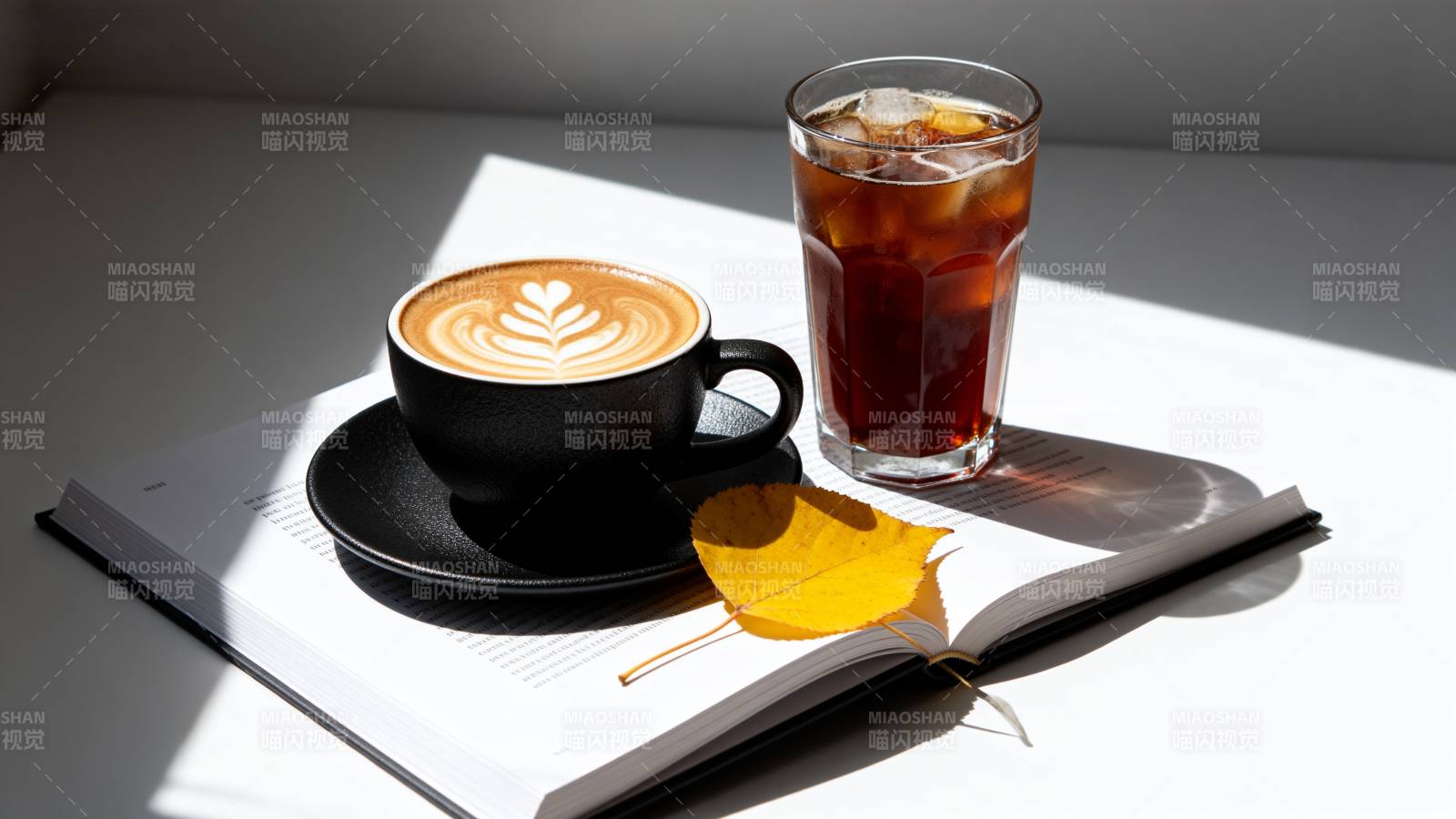 咖啡与书的静谧时光图片