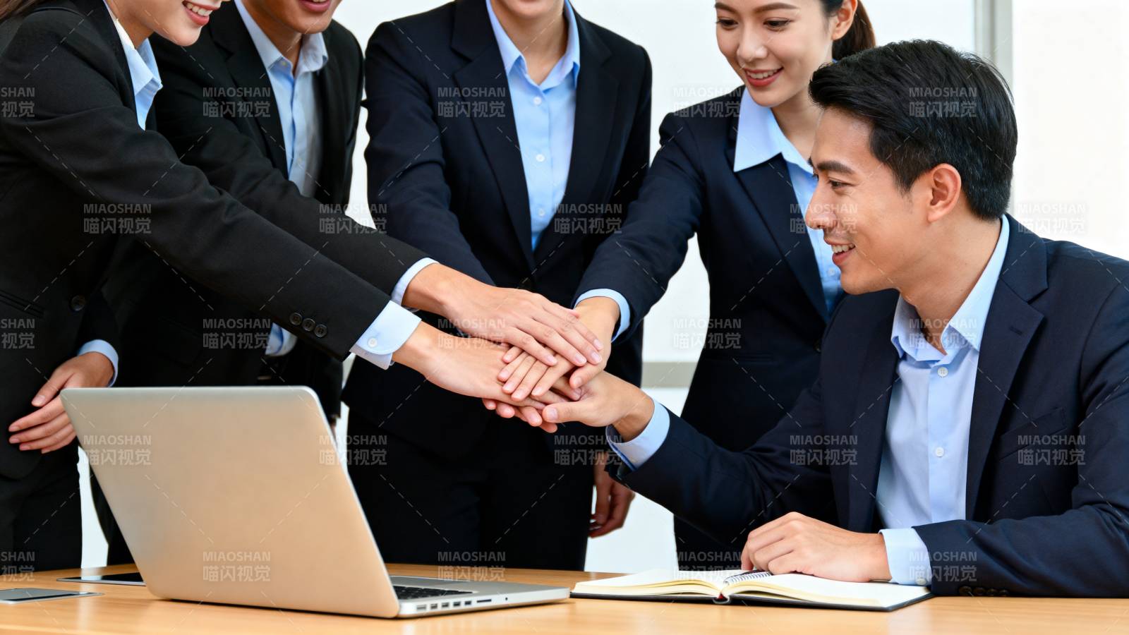 团队协作共进图片