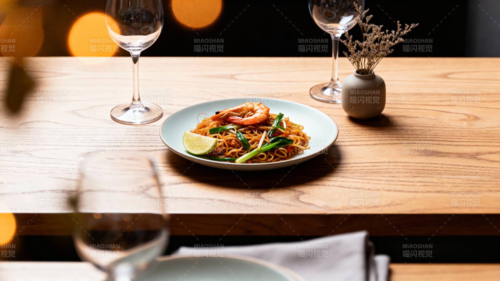 美味意面配虾仁图片