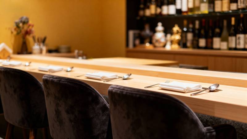 温馨吧台静谧一角图片