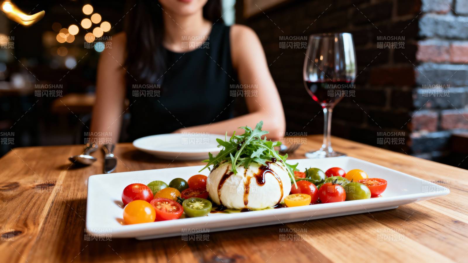 美食与红酒的邂逅图片