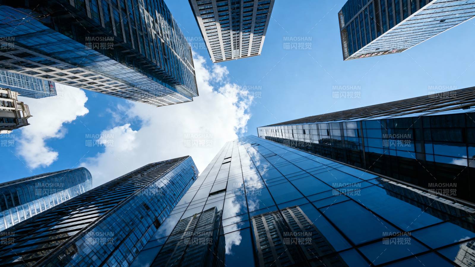 摩天大楼仰视图图片