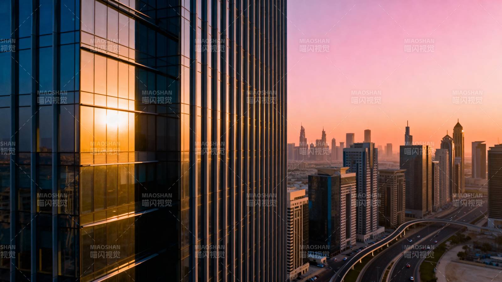 城市晨曦 高楼林立图片