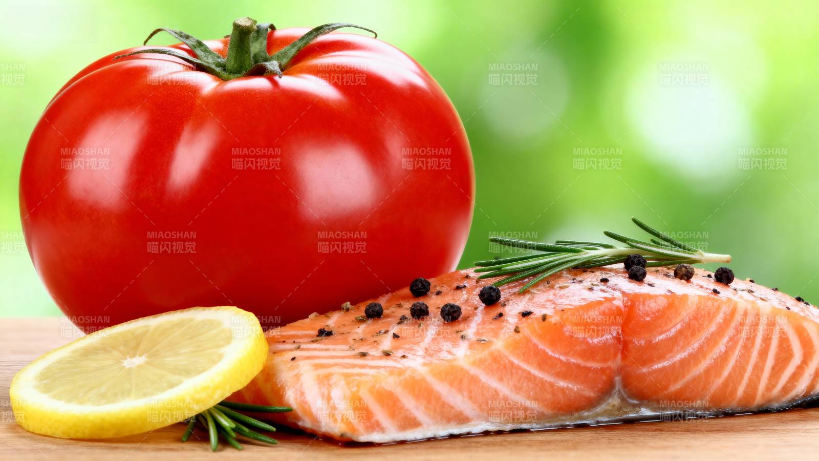 三文鱼配番茄柠檬图片