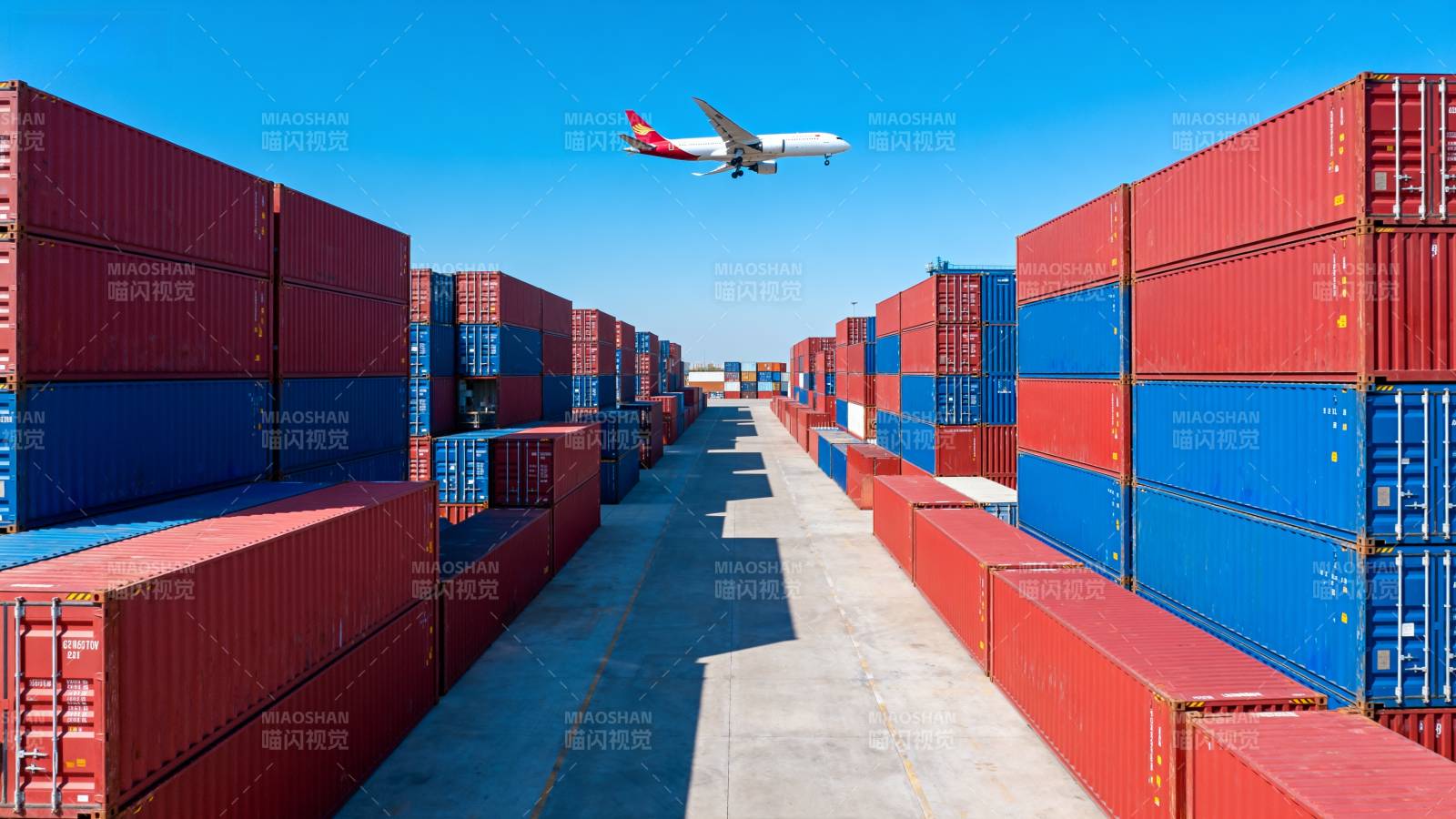 集装箱与飞机图片