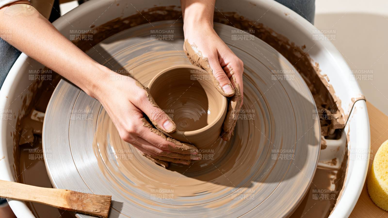 陶艺制作瞬间图片