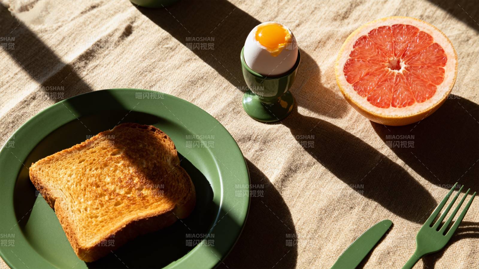 阳光下的早餐时光图片