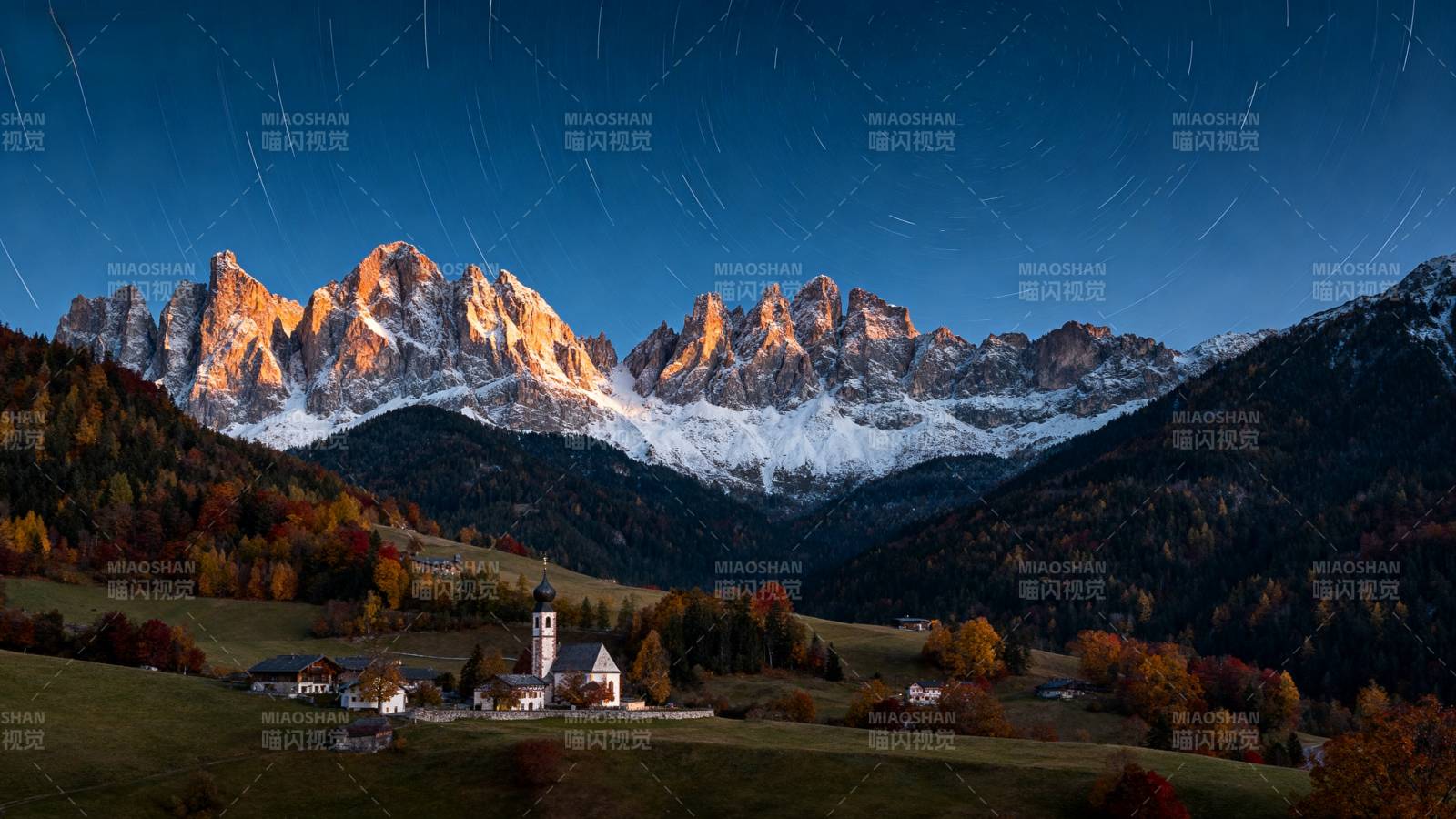 秋夜山乡星轨图图片