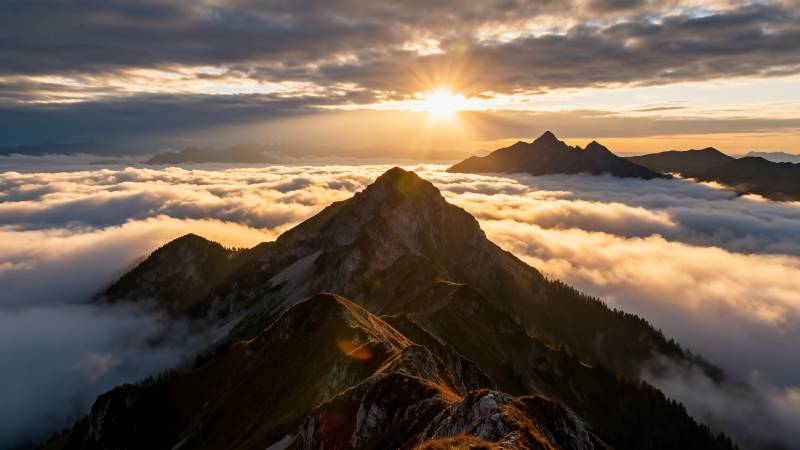 云海日出山巅图片