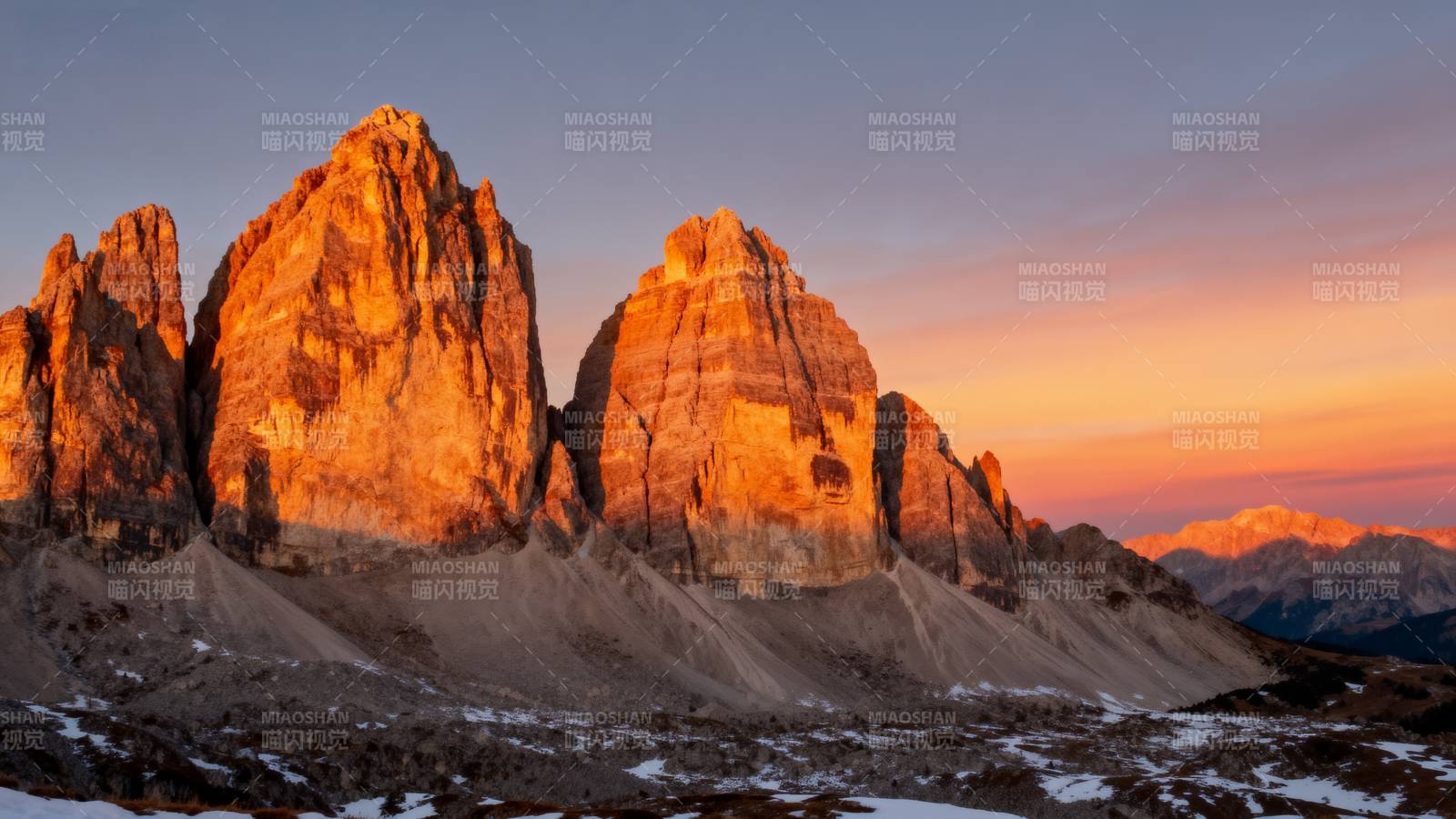 日落三峰山景图片