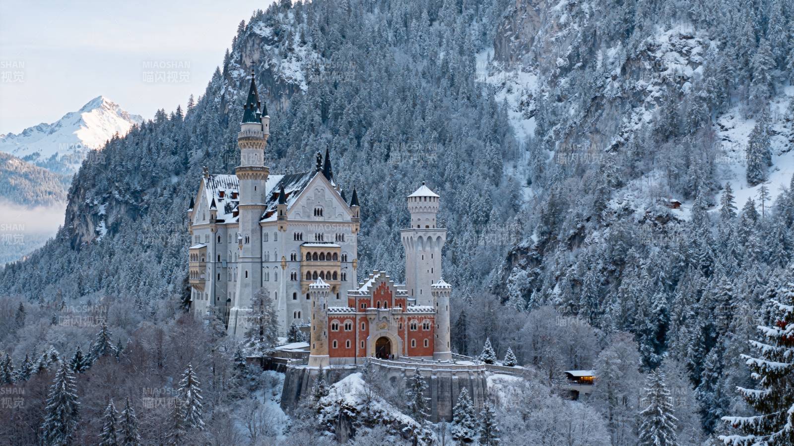 雪中城堡美景图片