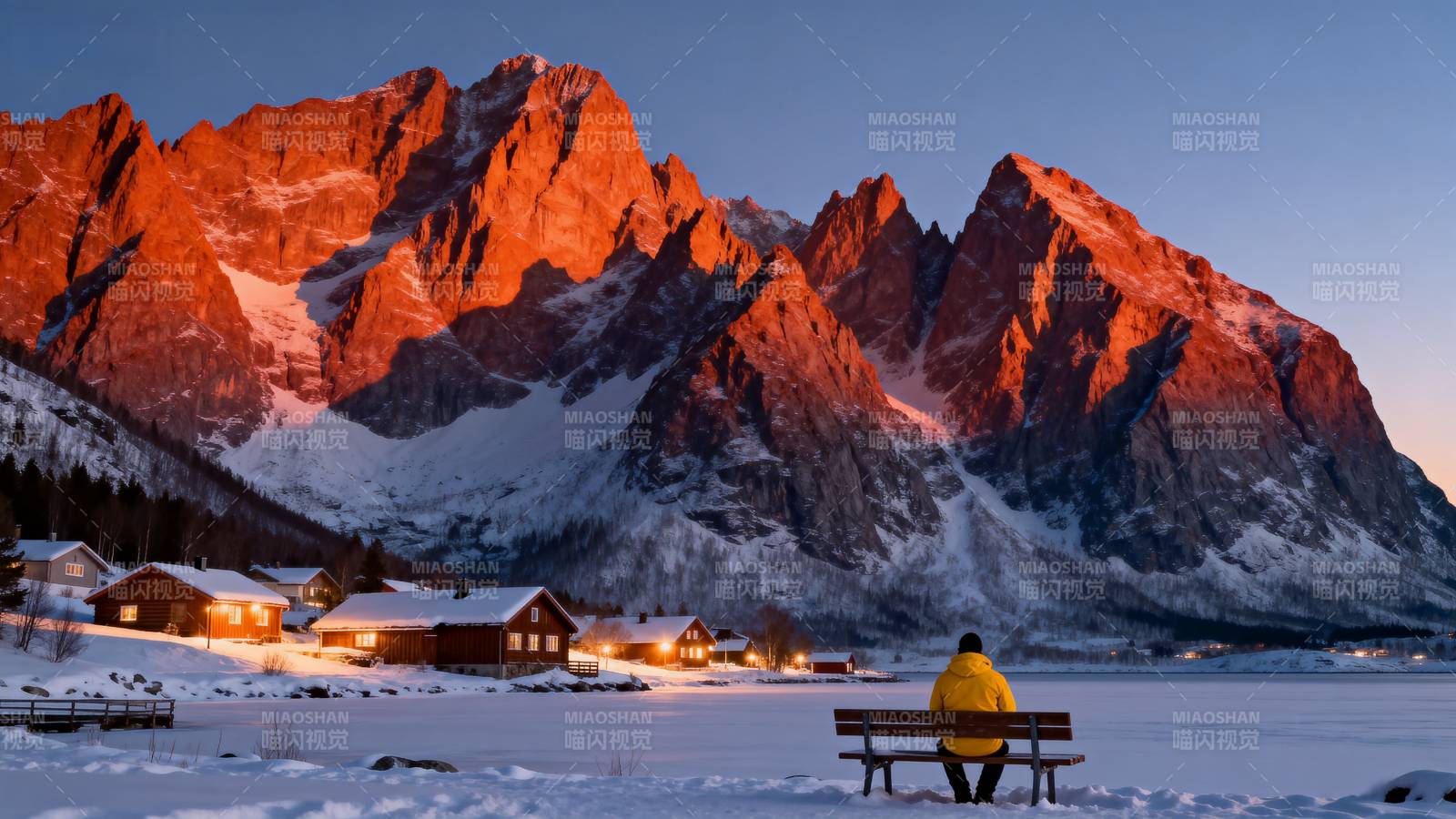 雪山晨曦静谧景图片