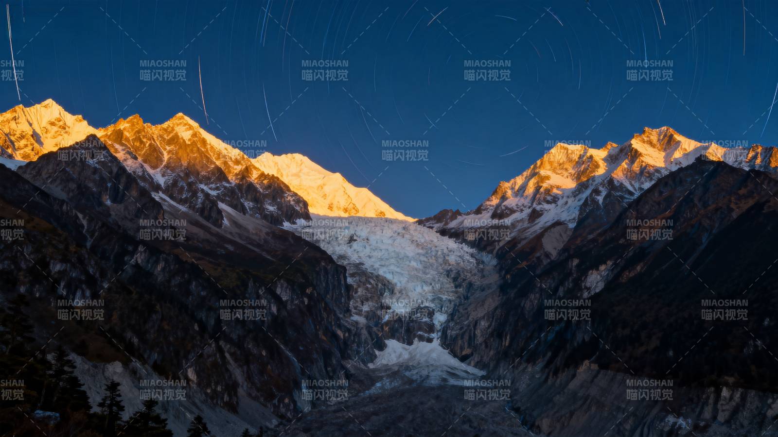 雪山夜景星轨图片