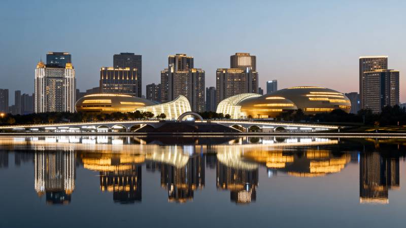 城市夜景倒影图片