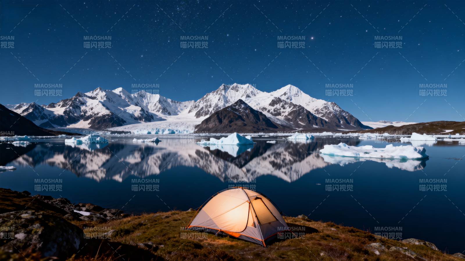 星空下的冰湖露营图片