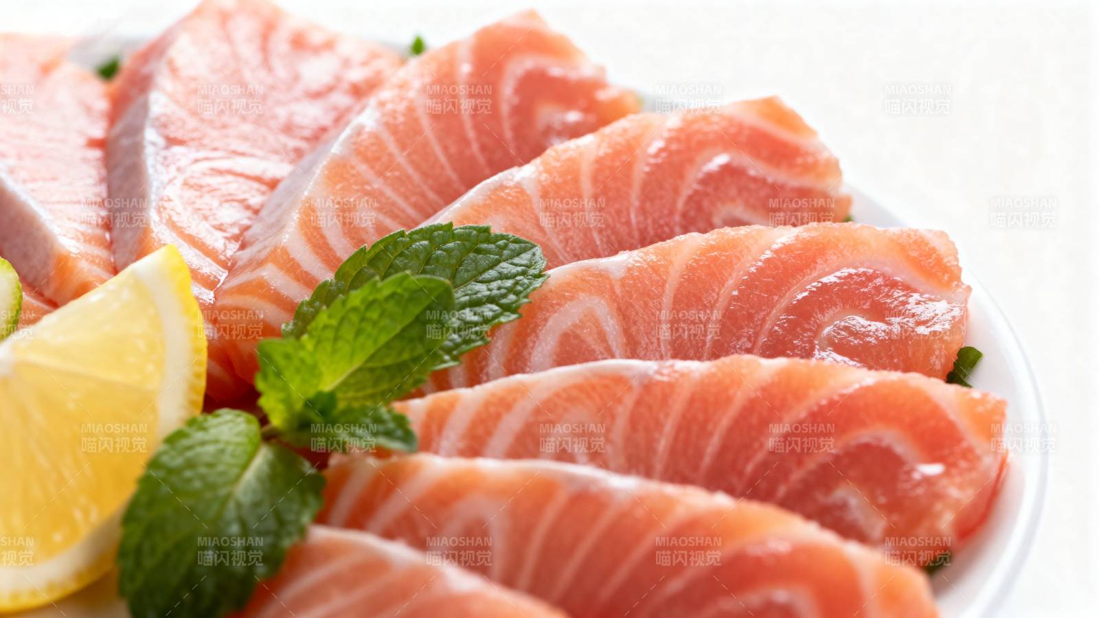 新鲜三文鱼刺身图片