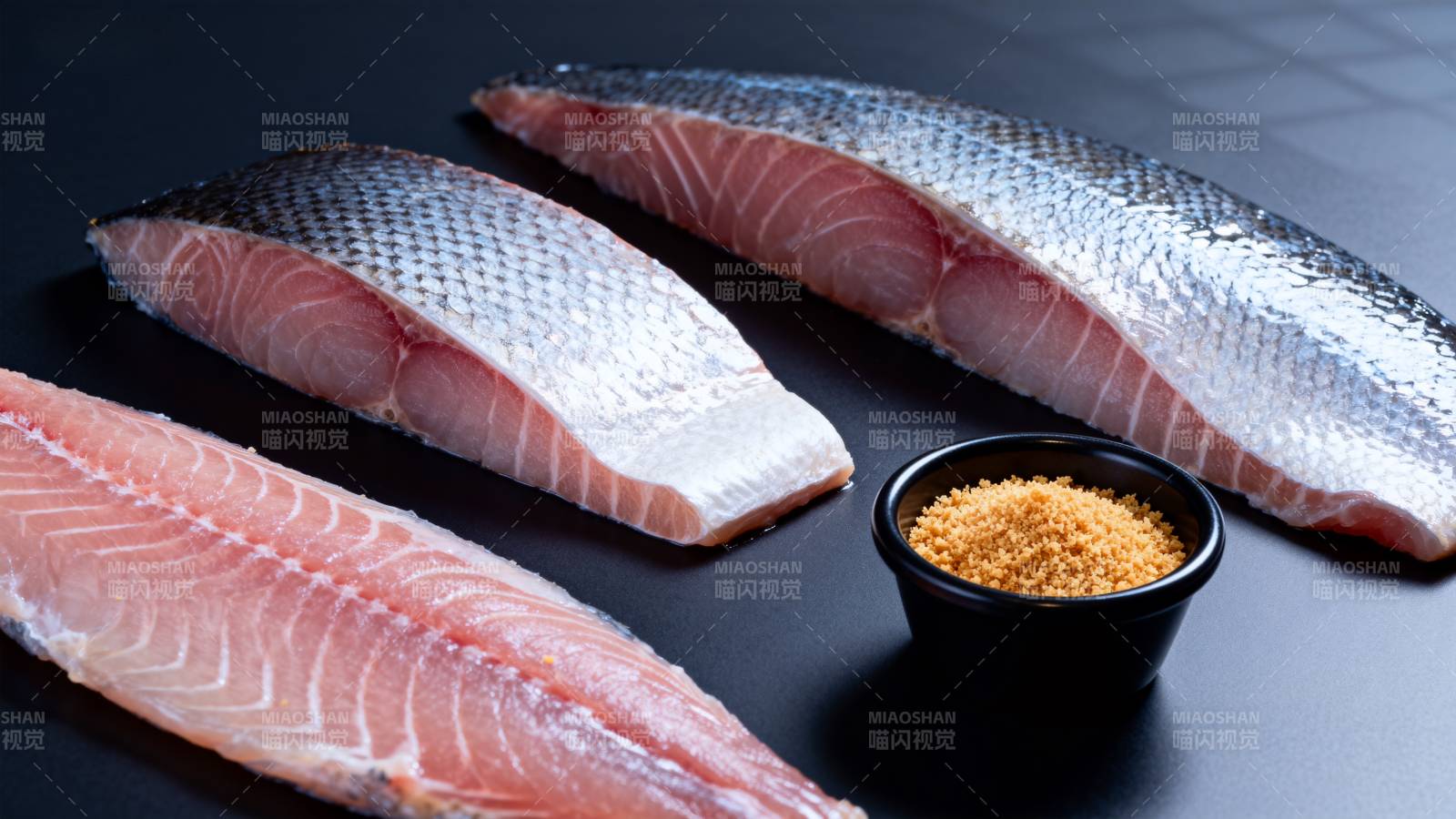 三文鱼与香料图片