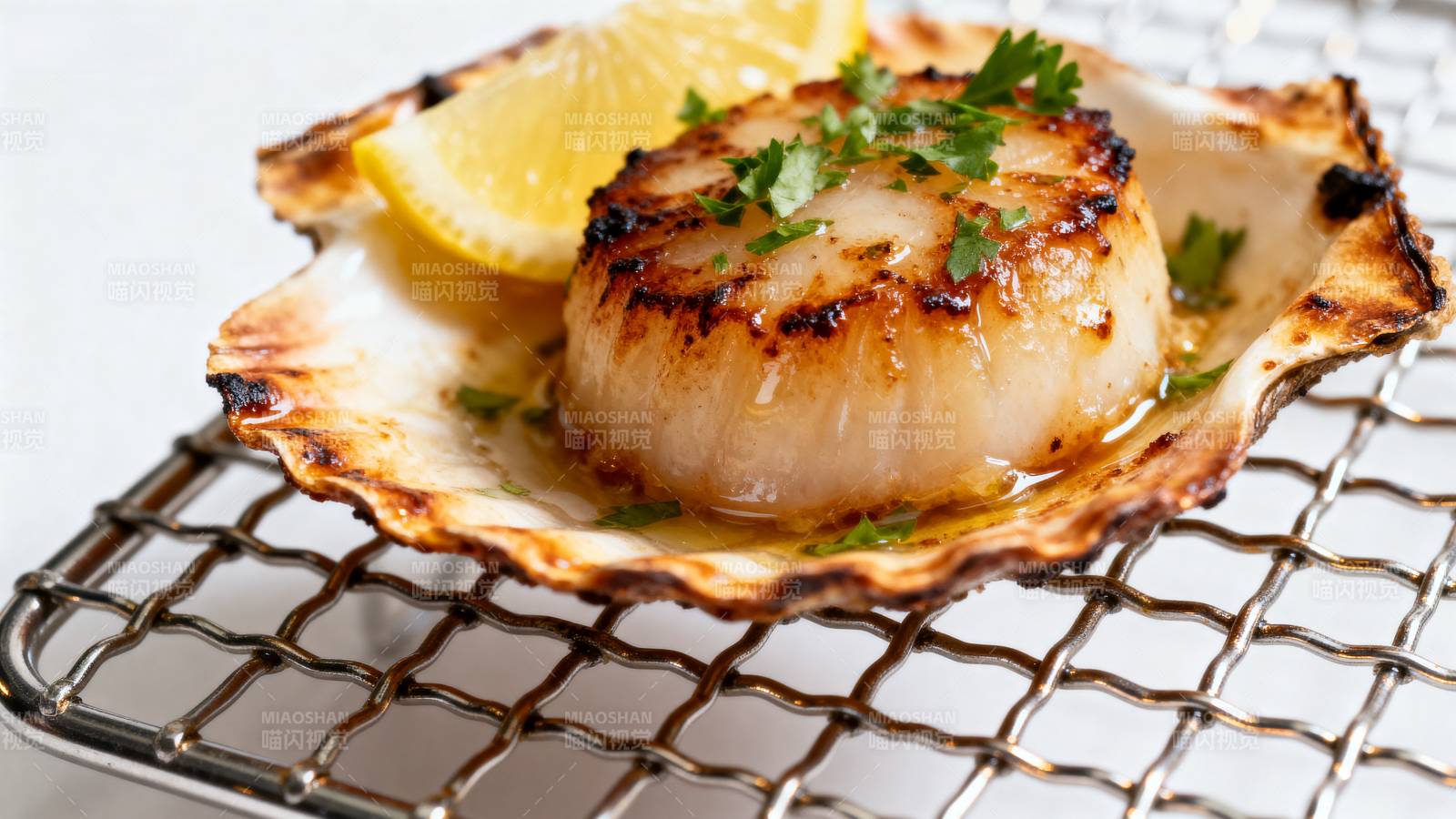 烤扇贝配柠檬图片