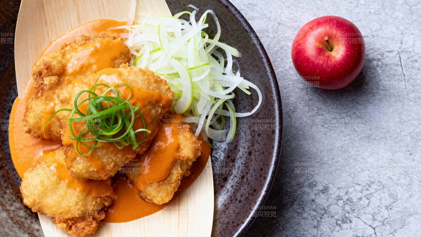 炸鸡配苹果沙拉图片