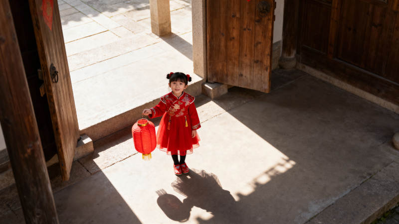 红衣童提灯笼图片