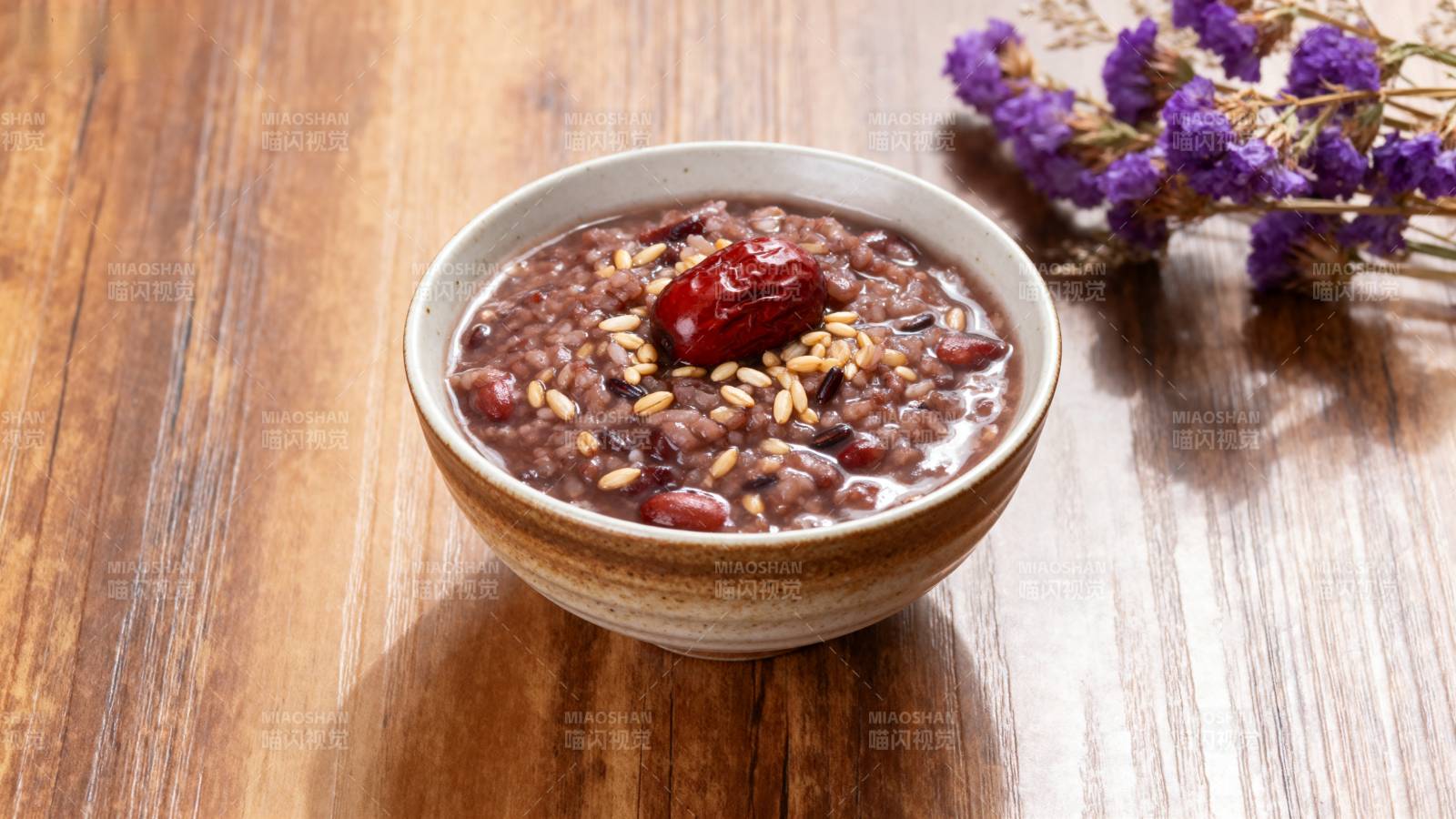 红豆粥配紫花图片