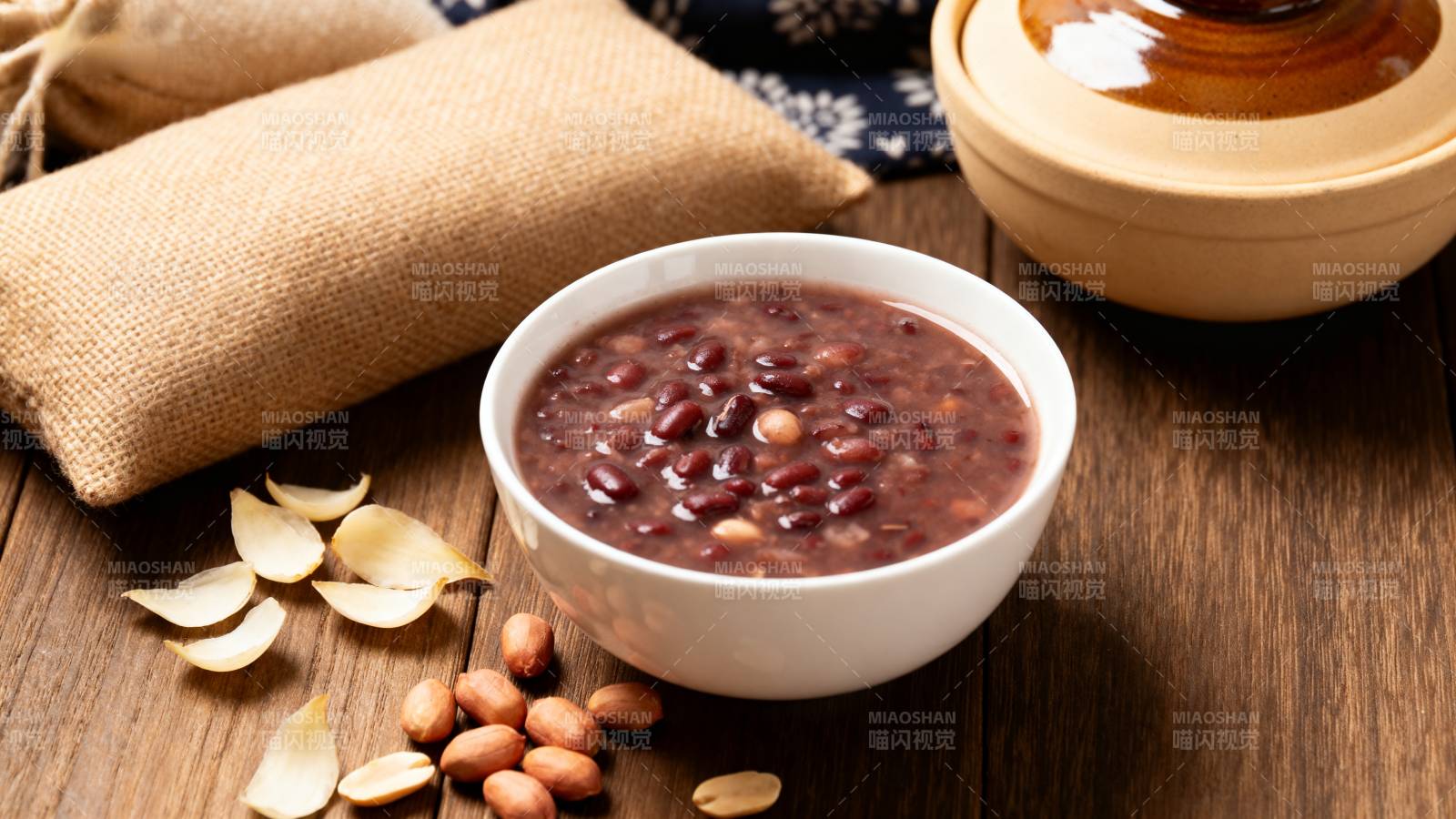 红豆粥配坚果图片