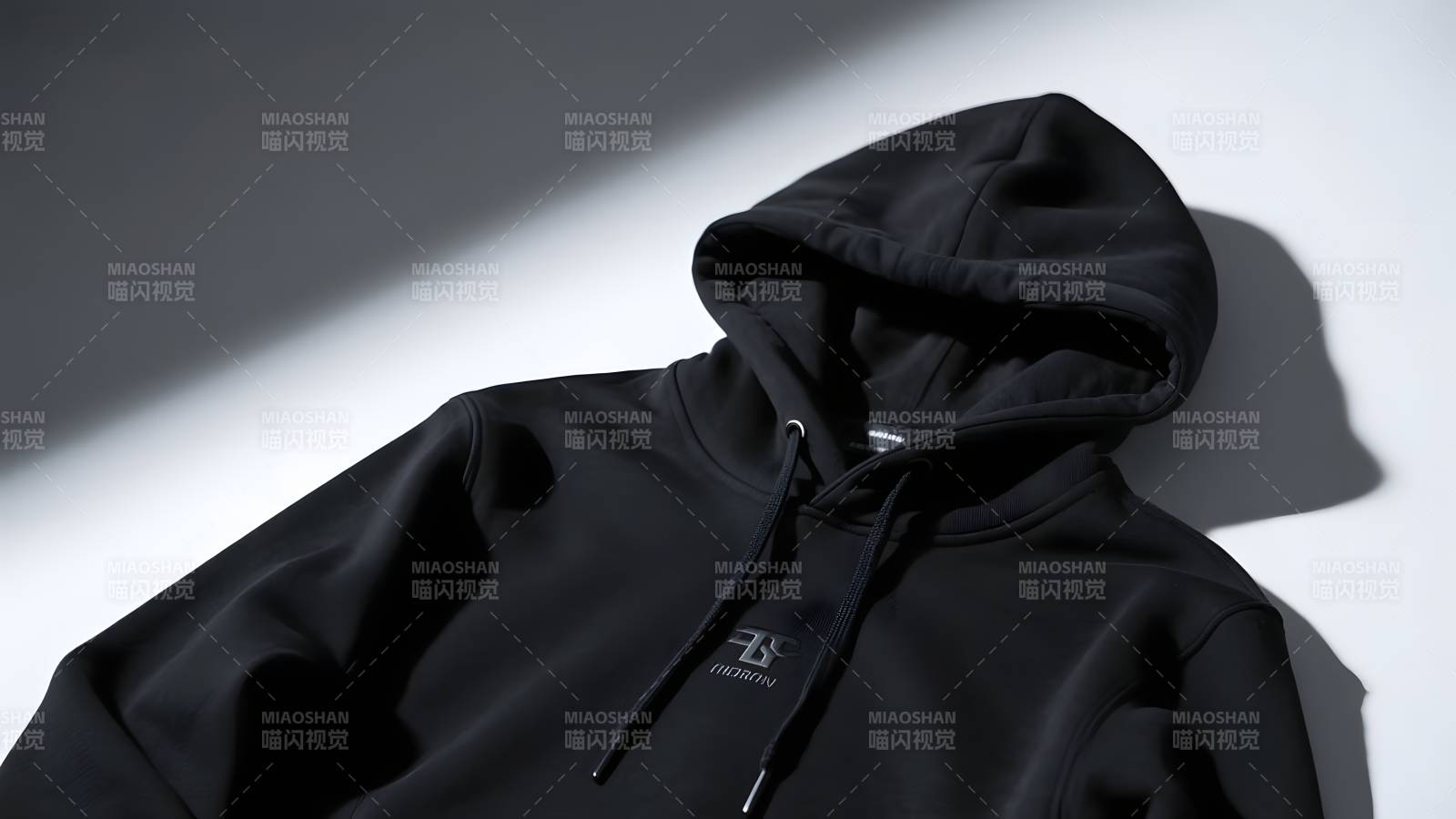 黑色连帽卫衣图片