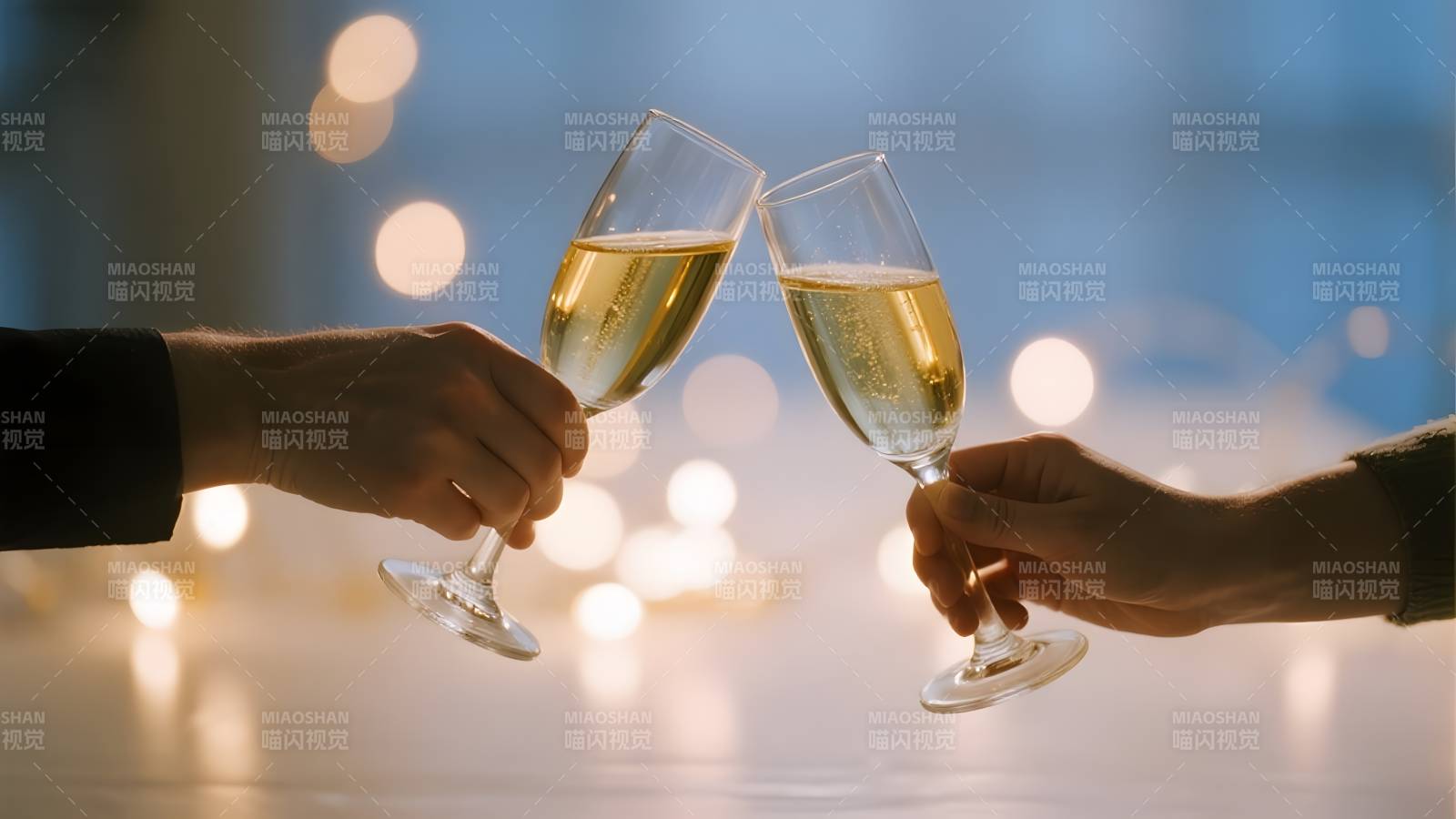 举杯共庆美好时光图片