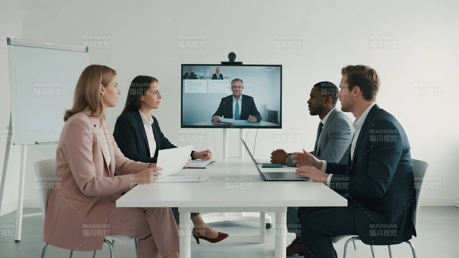 视频会议进行中图片