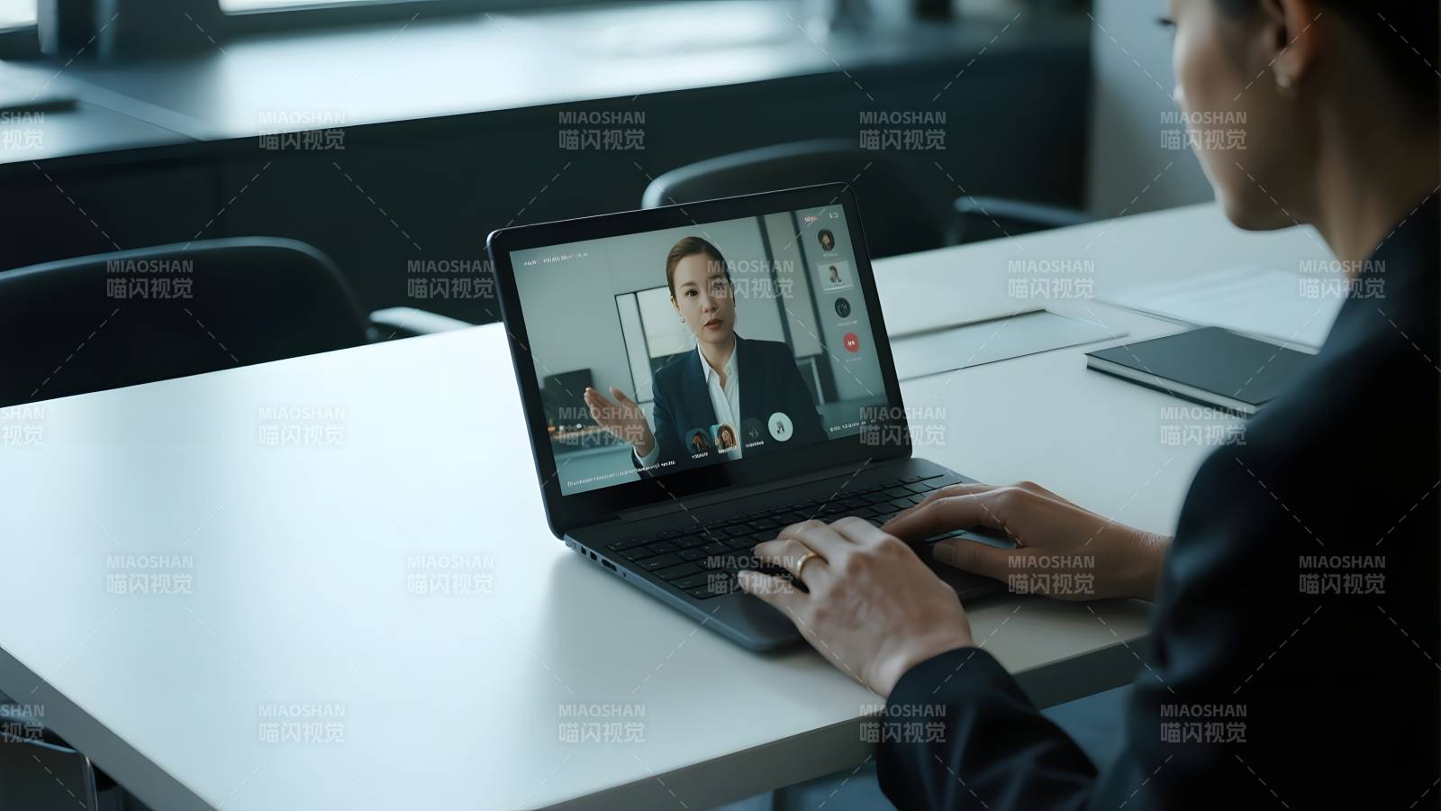 视频会议中图片