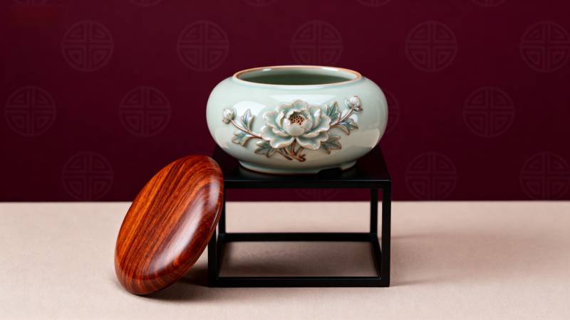 青瓷花盆与木盖图片