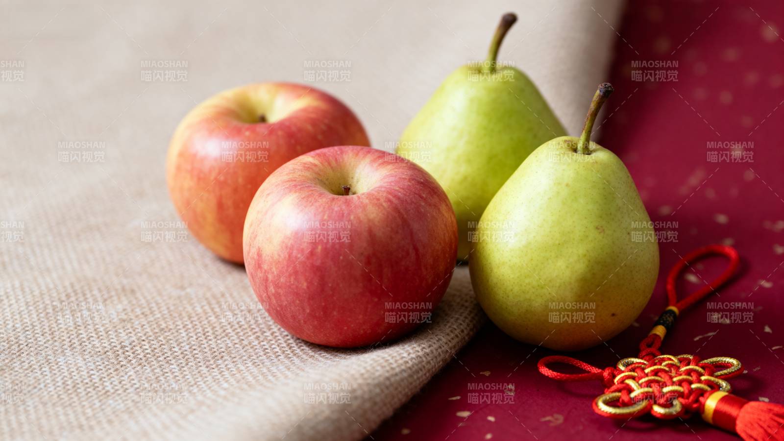 苹果梨子迎新春图片