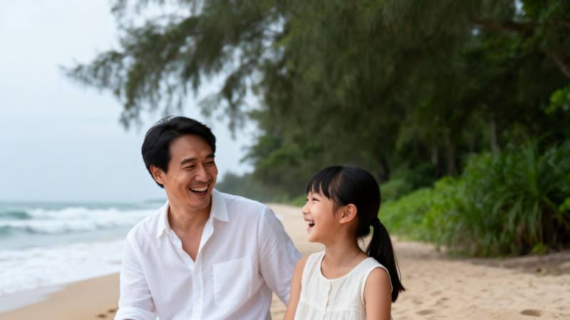 父女海滩欢笑图片