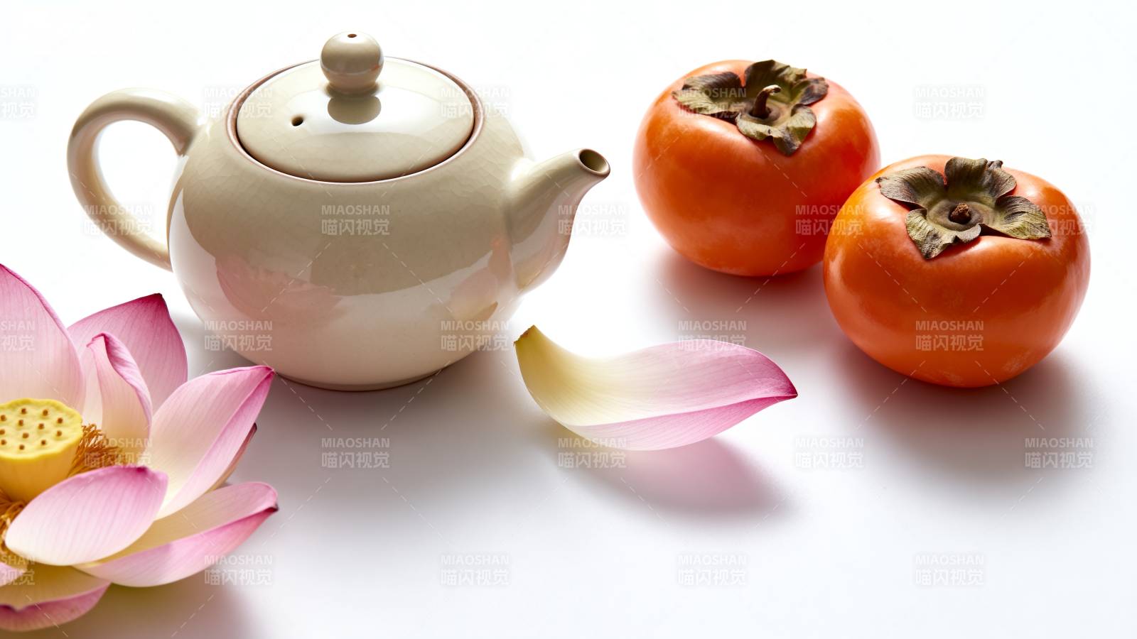 茶壶与柿子静物图片
