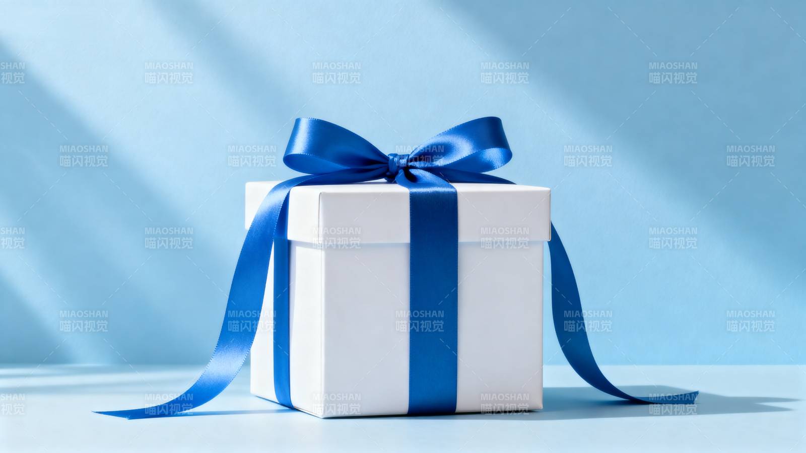 蓝丝带礼盒图片