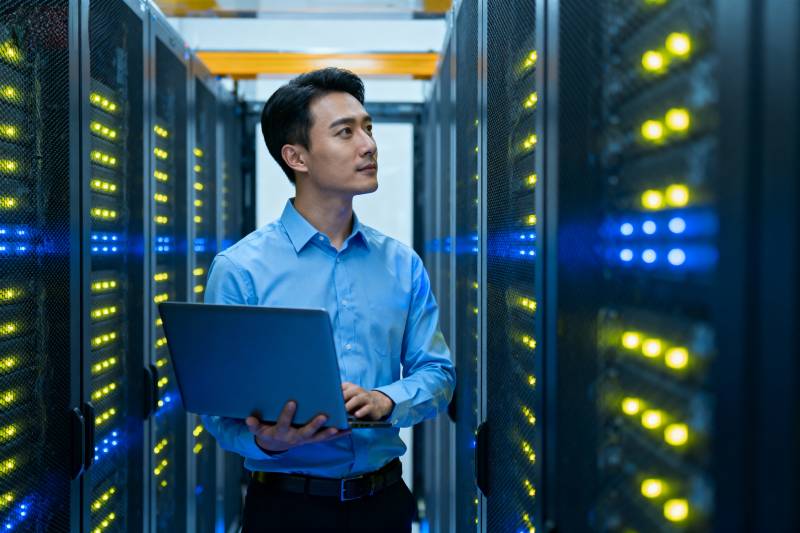 数据中心运维工程师图片