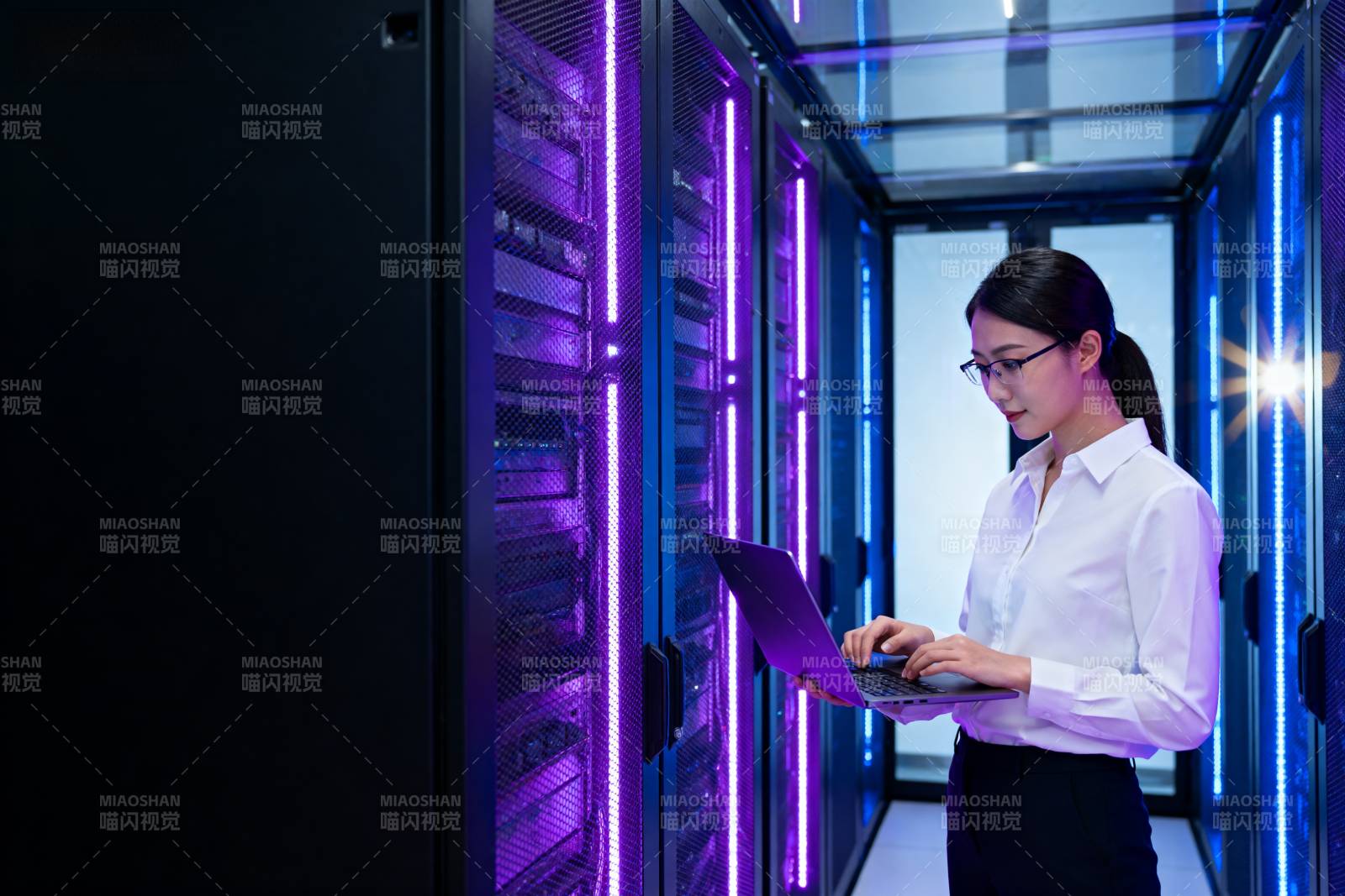 数据中心运维工程师图片