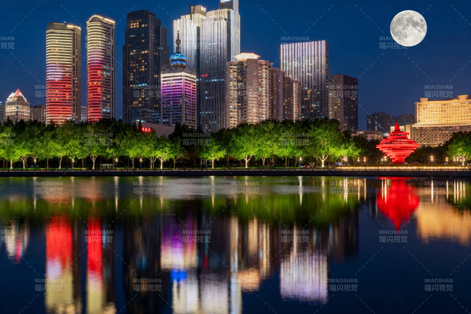 月夜都市倒影图片