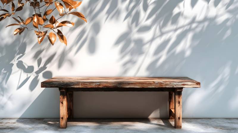 光影下的木凳图片