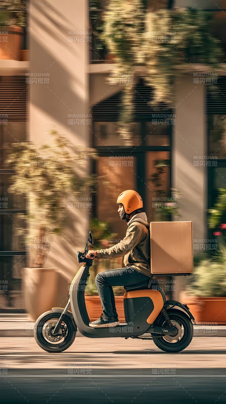 外卖骑手疾驰街头图片