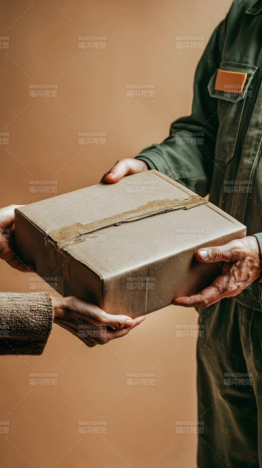 快递交接瞬间图片