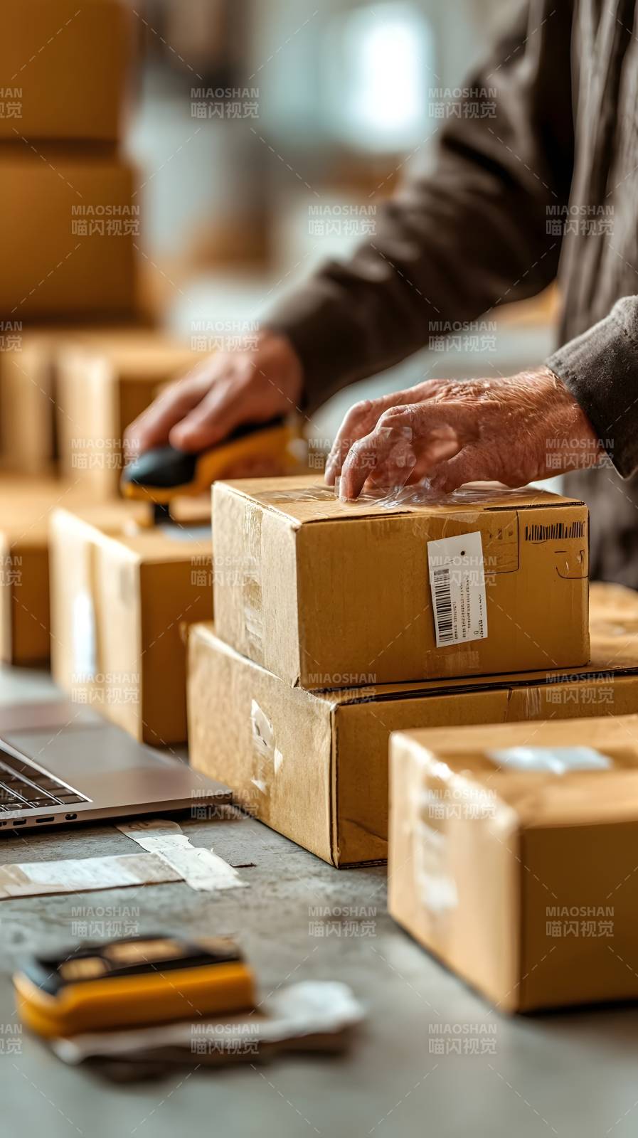 打包发货现场图片