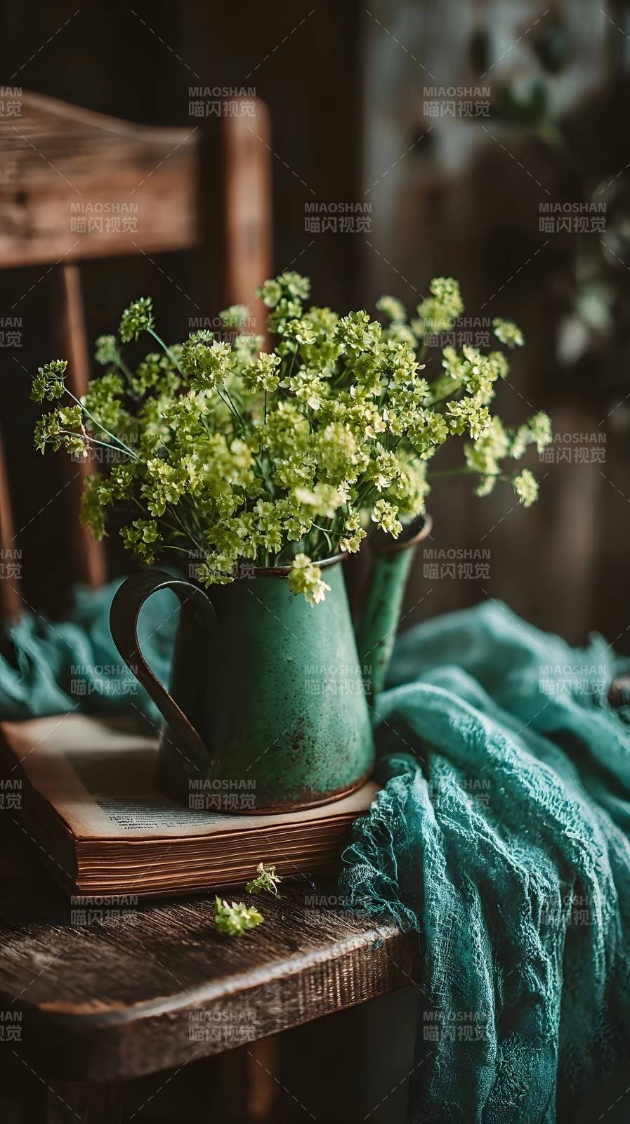 绿意盎然的静物图片