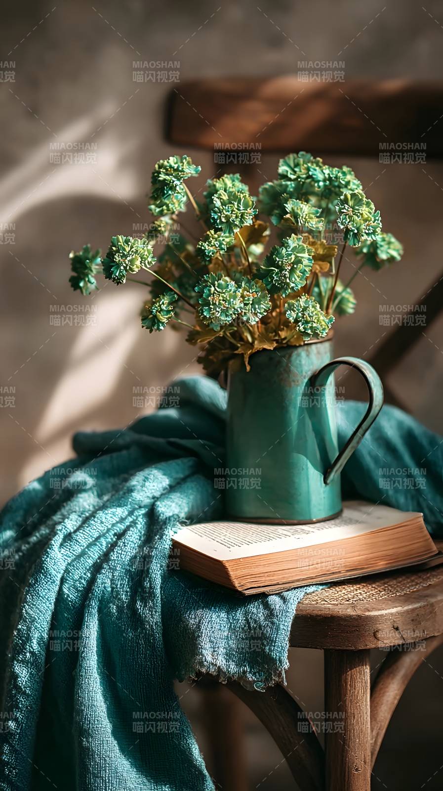 绿植书影静谧时光图片