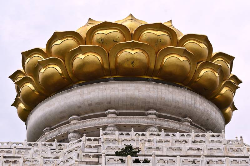 浙江绍兴兜天宫金色莲花宝顶图片
