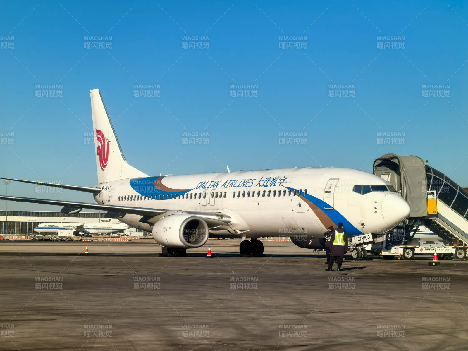 大连航空客机停靠图片